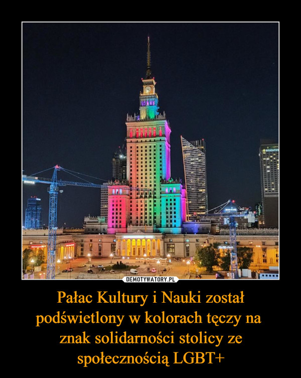 Pałac Kultury i Nauki został podświetlony w kolorach tęczy na znak solidarności stolicy ze społecznością LGBT+ –  