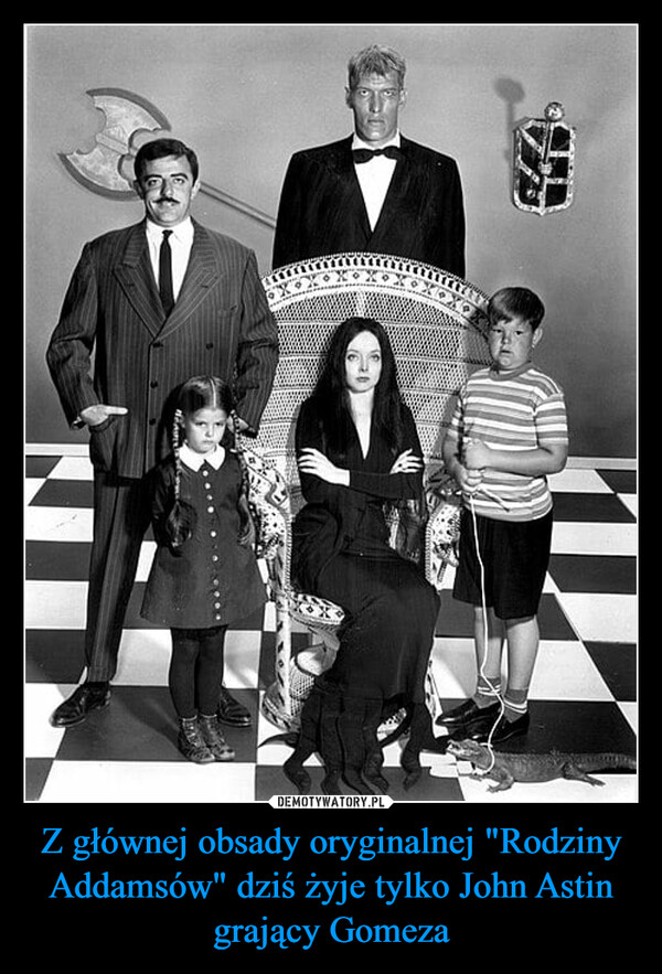 Z głównej obsady oryginalnej "Rodziny Addamsów" dziś żyje tylko John Astin grający Gomeza –  